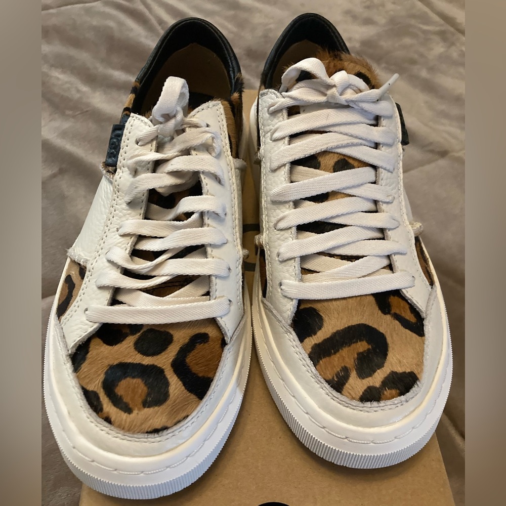UGG tennis shoes, Brant New!  Size 6
